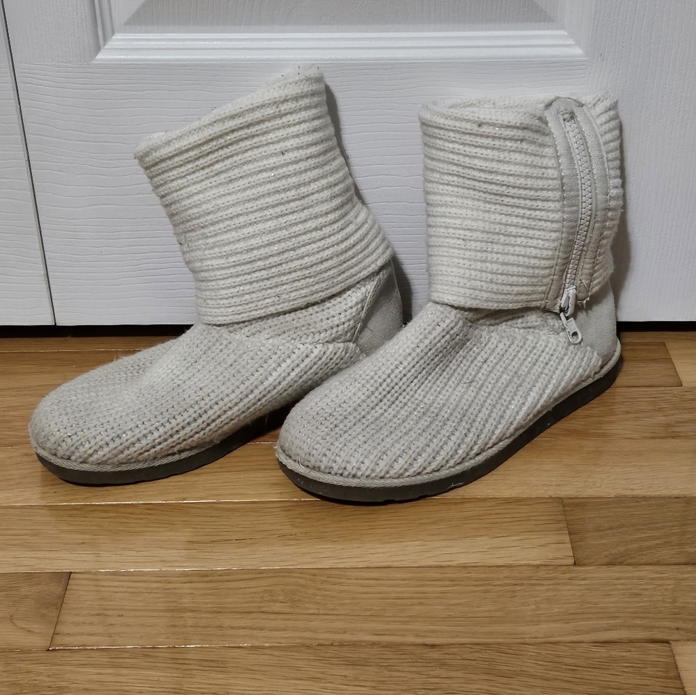 Cozy White Knit Women's Boots